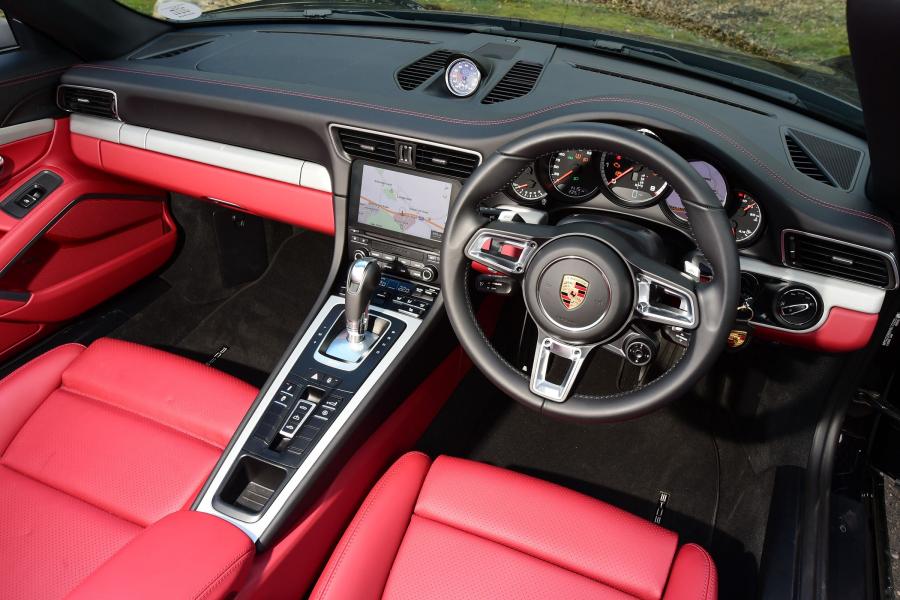  Porsche 911 Turbo Cabriolet 2016 года  (UK) (фото 6 из 11)
